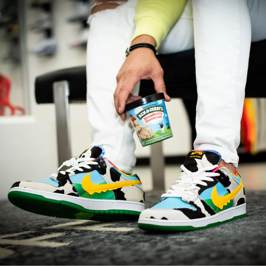 SNEAKERS