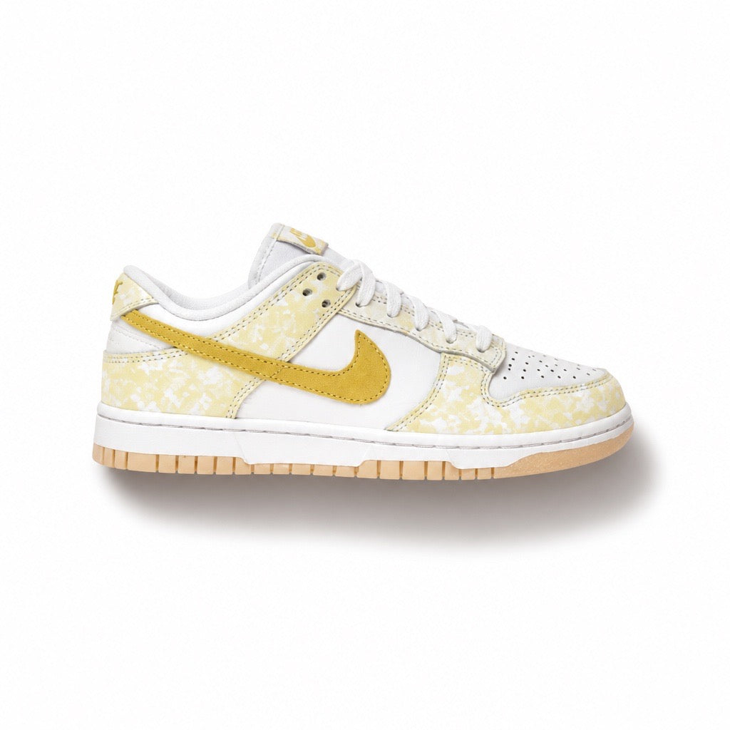 NIKE DUNK LOW YELLOW STRIKE (WOMEN'S)
