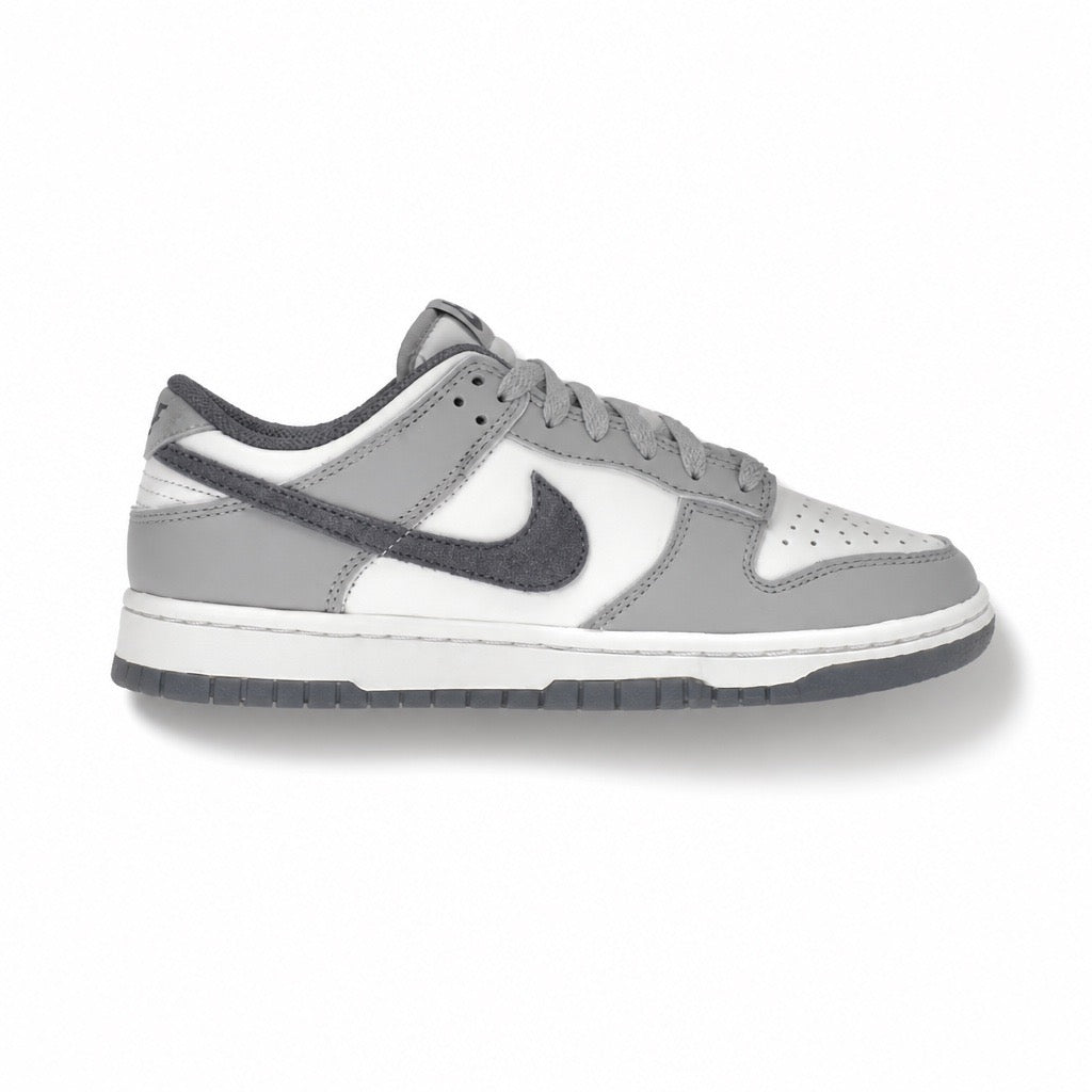 NIKE DUNK LOW LIGHT CARBÓN